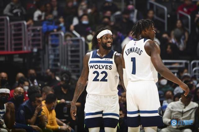 即将迎战巴萨，跟队：切尔西将在斯坦福桥门口树立帕尔默冰雕（战巴萨在即，切尔西将在斯坦福桥外竖立帕尔默冰雕）